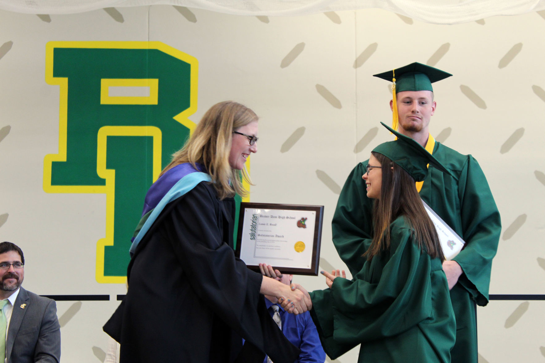 060219-ctzn-news-bd-grad034.jpg